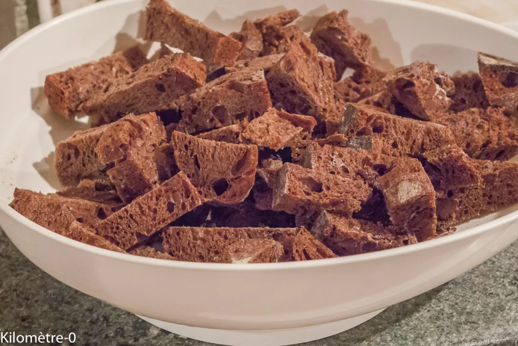 Gâteau du matin au pain perdu, au chocolat et bananes - Étape 1