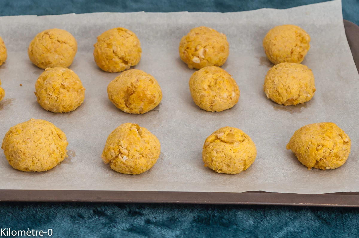 Photo de recette de , boulettes, légumineuses, boulettes végétariennes, pois chiches, haricots blancs, polenta, fromage, végétarien, économique, bon marché, bio, facile, rapide, Kilomètre-0, blog de cuisine réalisée à partir de produits de saison et issus de circuits courts