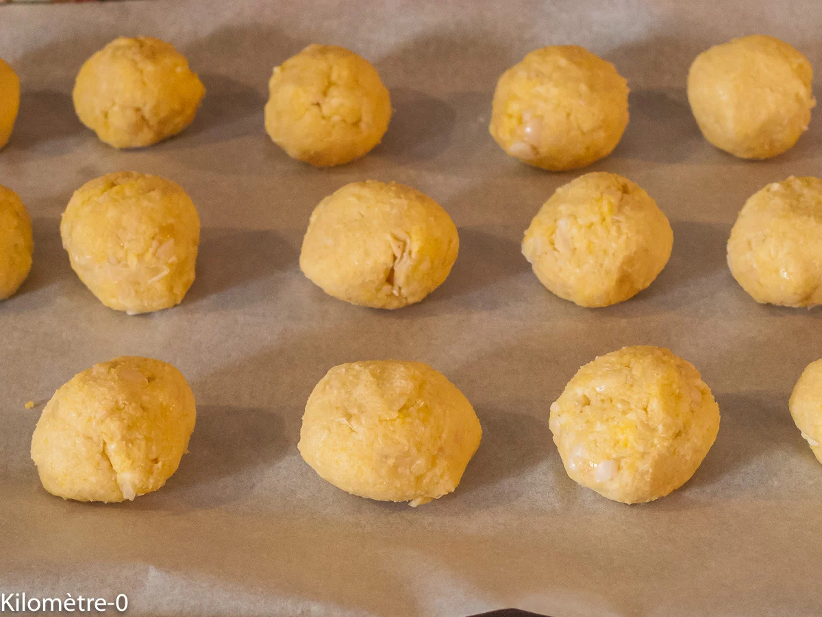 Photo de recette de , boulettes, légumineuses, boulettes végétariennes, pois chiches, haricots blancs, polenta, fromage, végétarien, économique, bon marché, bio, facile, rapide, Kilomètre-0, blog de cuisine réalisée à partir de produits de saison et issus de circuits courts