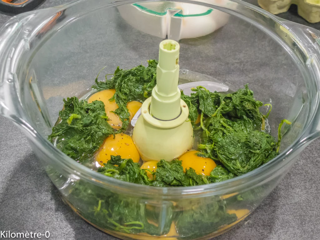 Roulé aux épinards garni de fromage échalote ciboulette et d&rsquo;oeufs durs - Étape 5