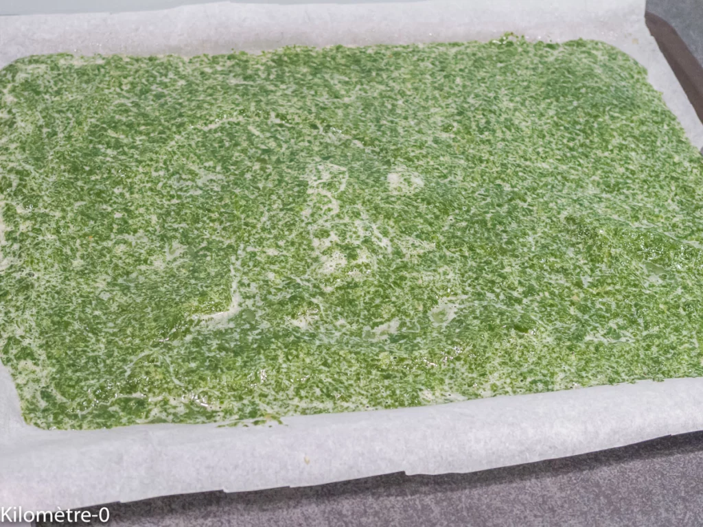 Roulé aux épinards garni de fromage échalote ciboulette et d&rsquo;oeufs durs - Étape 6