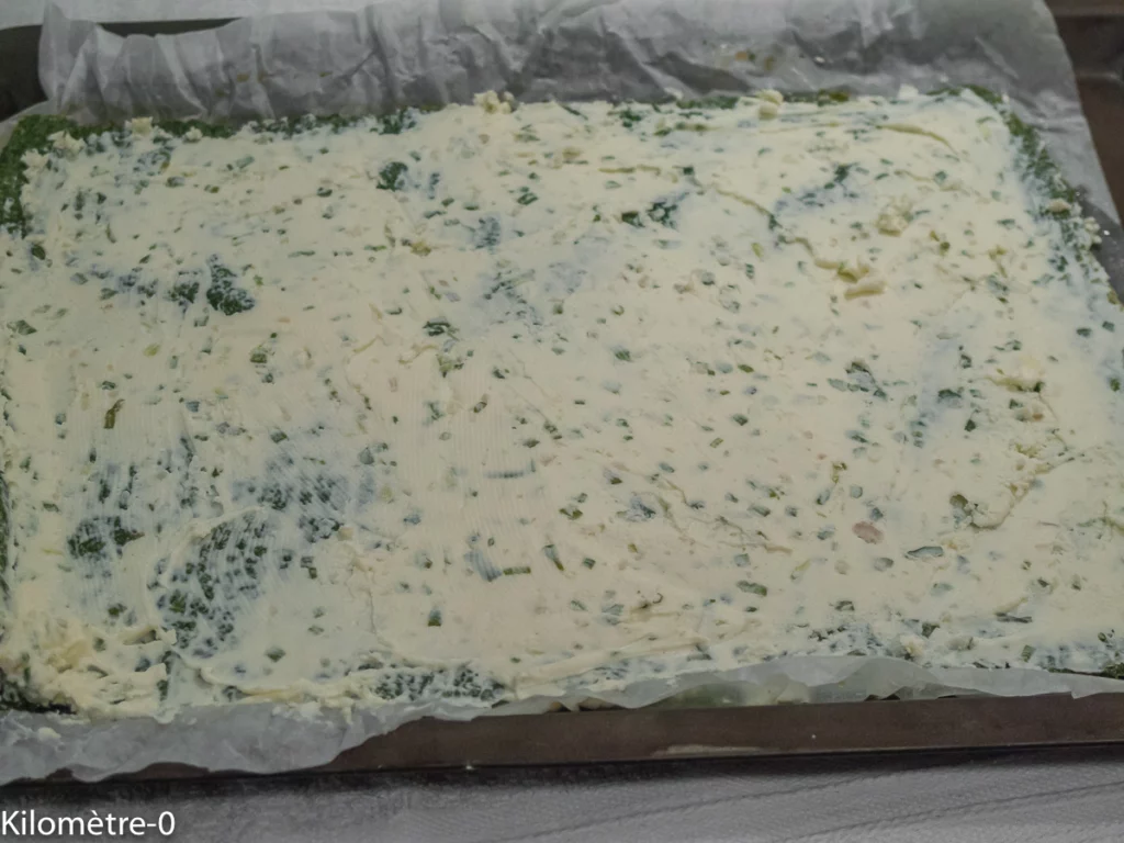 Roulé aux épinards garni de fromage échalote ciboulette et d&rsquo;oeufs durs - Étape 8