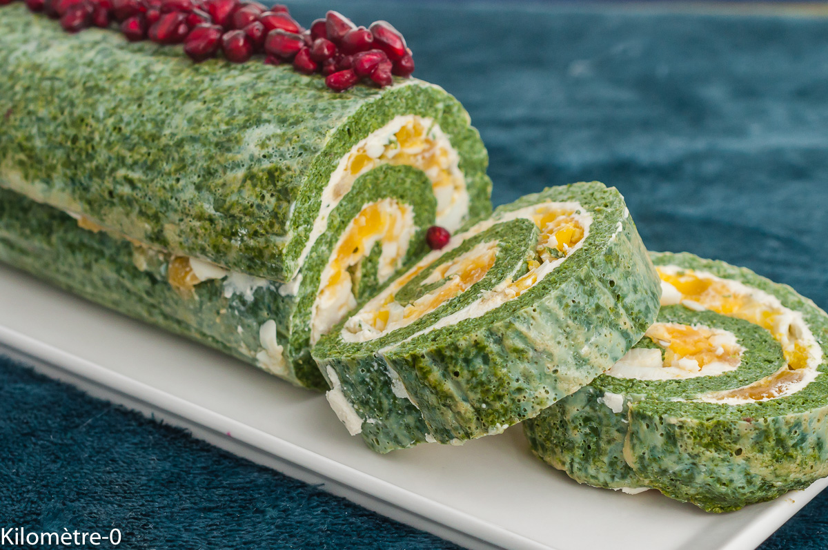 Photo de recette de biscuit roulé , roulé, biscuit salé, bûche de Noël salée, bûche salée,verte, légumes, épinards, fromage, échalote, ciboulette , oeufs durs, facile, végétarien, végé, Noël, fêtes, beau, gourmand, bio, Kilomètre-0, blog de cuisine réalisée à partir de produits de saison et issus de circuits courts