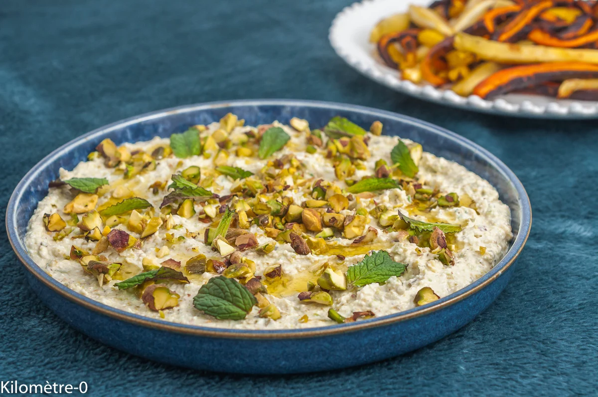 Photo de recette de crème, tartinade, apéro, sain, gourmand, facile, fromage, fêta, pistaches, citron, menthe, légère, légumes rotis, légumes cuits, légumes, végé, végétarienne, bio, Kilomètre-0, blog de cuisine réalisée à partir de produits de saison et issus de circuits courts