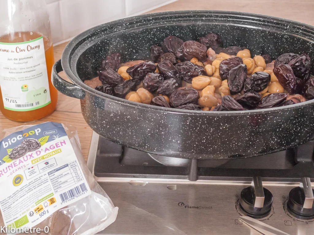 Joues de porc aux champignons et pruneaux cuites dans du jus de pomme - Étape 2