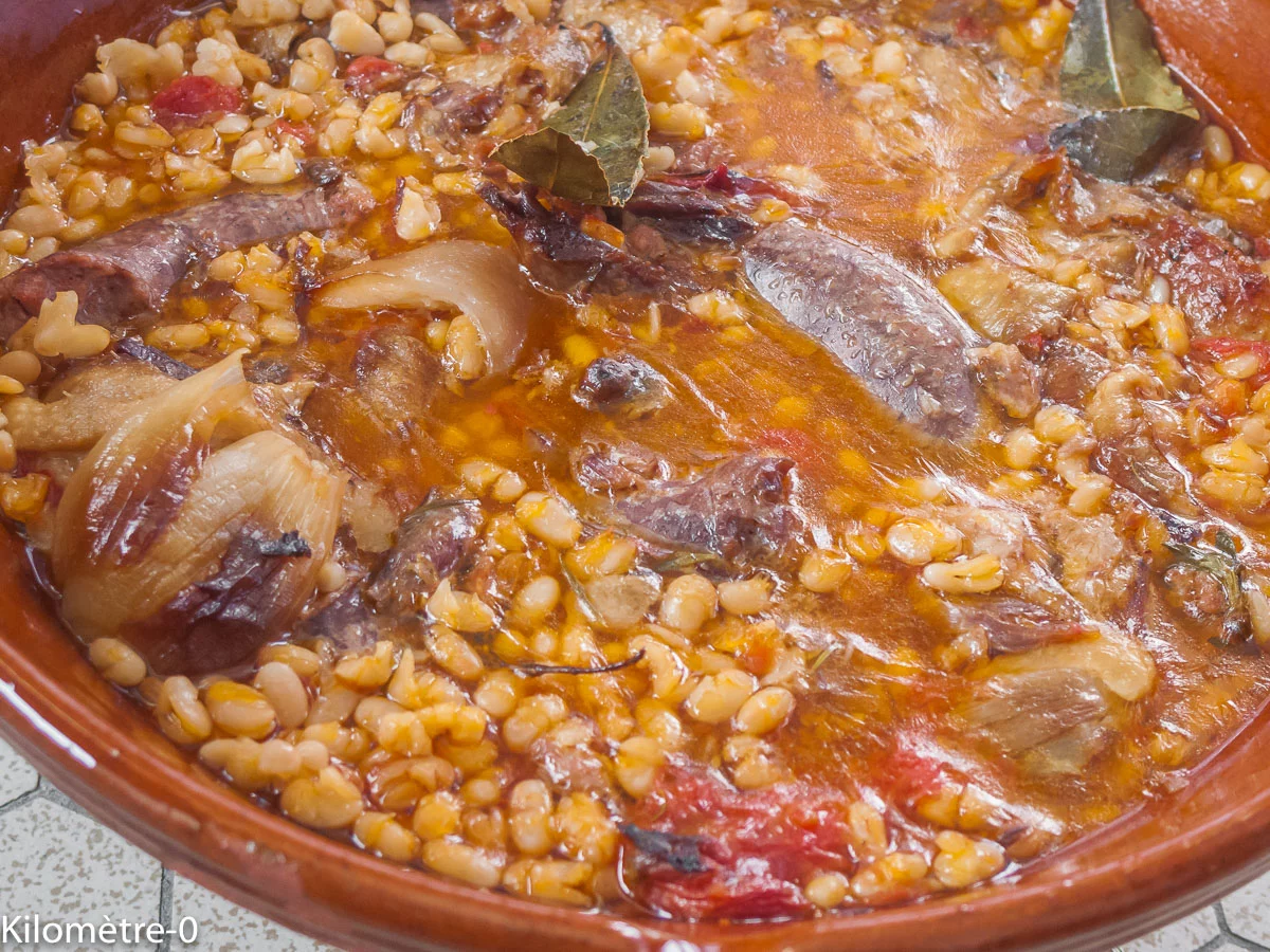 Photo de recette de, meilleur cassoulet, cassoulet, Toulouse, cassoulet toulousain, légumineuses, haricots blancs, confit de canard, saucisses, saucisse de canard, mijoté, recette traditionnelle, Pierre Perret, facile, recette de terroir, Kilomètre-0, blog de cuisine réalisée à partir de produits de saison et issus de circuits courts