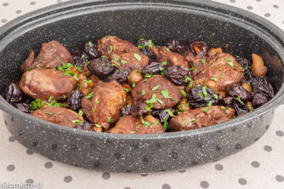 Photo de recette de porc, viande moelleuse, joues de porc, joues de porc confites, champignons, pruneaux,  jus de pomme, cidre, mijoté, facile, automne, hiver, facile, Kilomètre-0, blog de cuisine réalisée à partir de produits de saison et issus de circuits courts