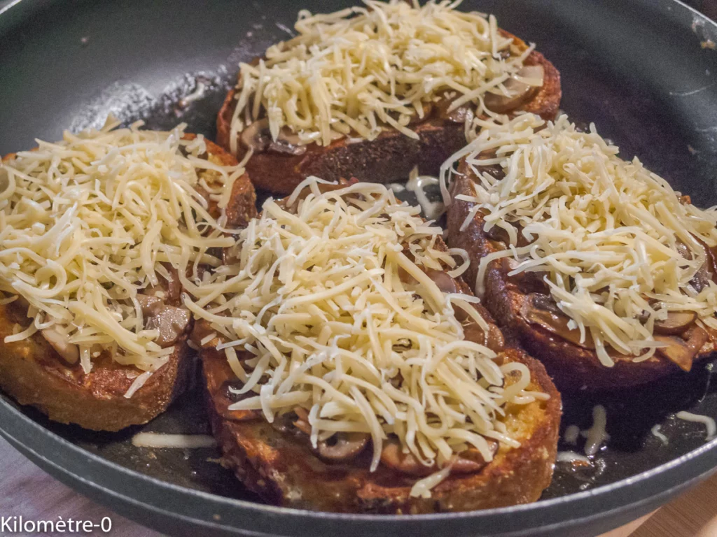 Pain perdu salé aux champignons bruns et à l’emmental - Étape 6