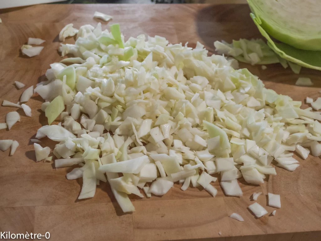 Salade de chou, carottes, ananas et cranberries - Étape 1