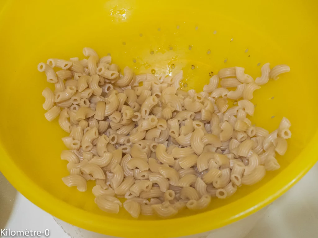 Salade de pâtes aux betteraves et radis roses - Étape 2