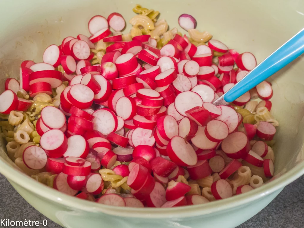 Salade de pâtes aux betteraves et radis roses - Étape 3
