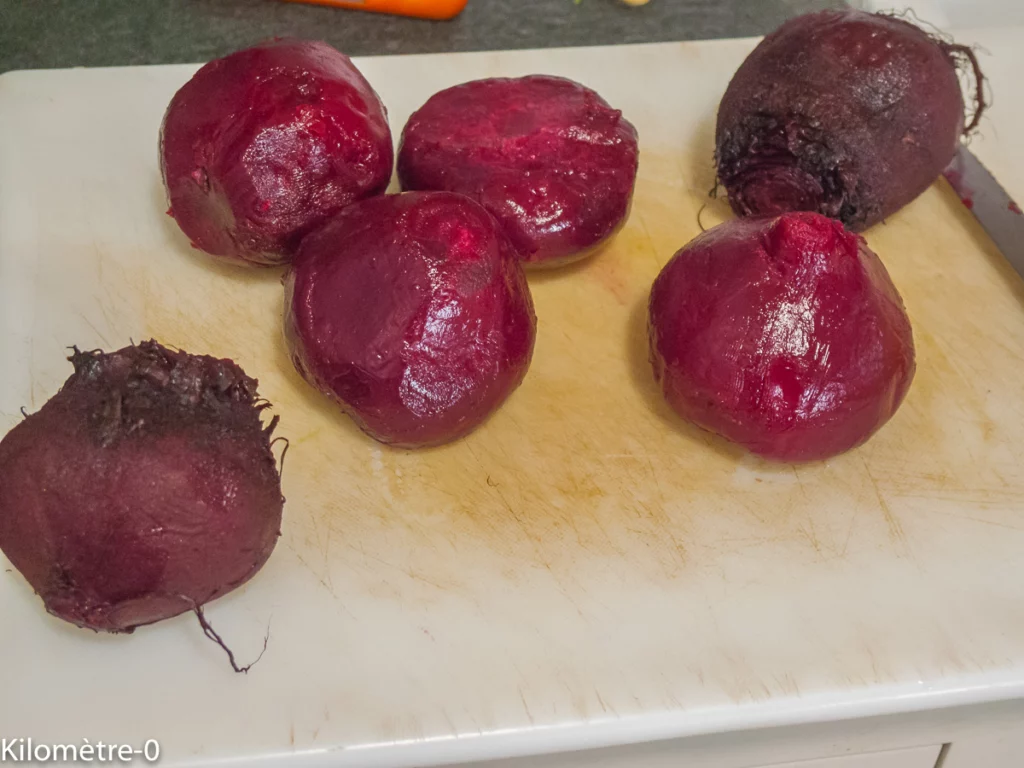 Salade de pâtes aux betteraves et radis roses - Étape 1