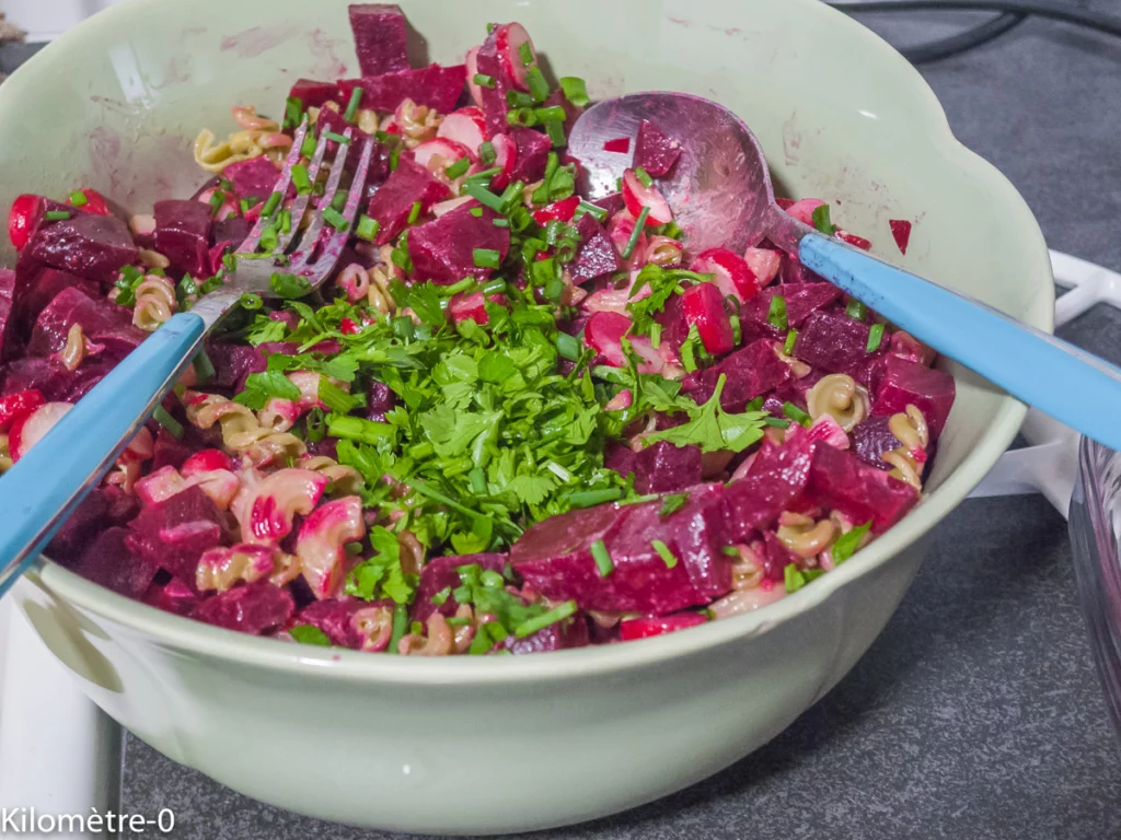 Salade de pâtes aux betteraves et radis roses - Étape 5