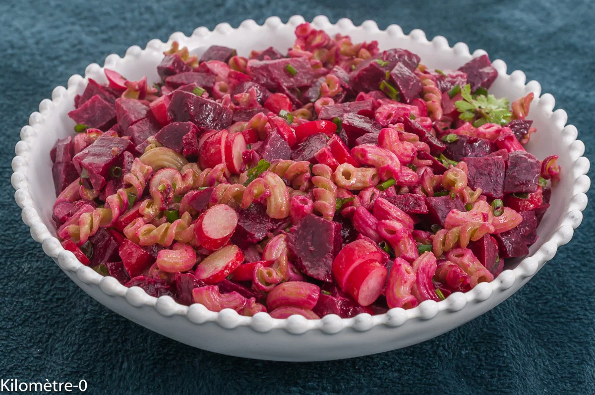 Photo de recette de salade, salade composée, pâtes, céréales, pois cassés, pâtes aux pois cassés, facile, healthy, végétarien, légumineuses, betteraves; radis roses, Kilomètre-0, blog de cuisine réalisée à partir de produits de saison et issus de circuits courts