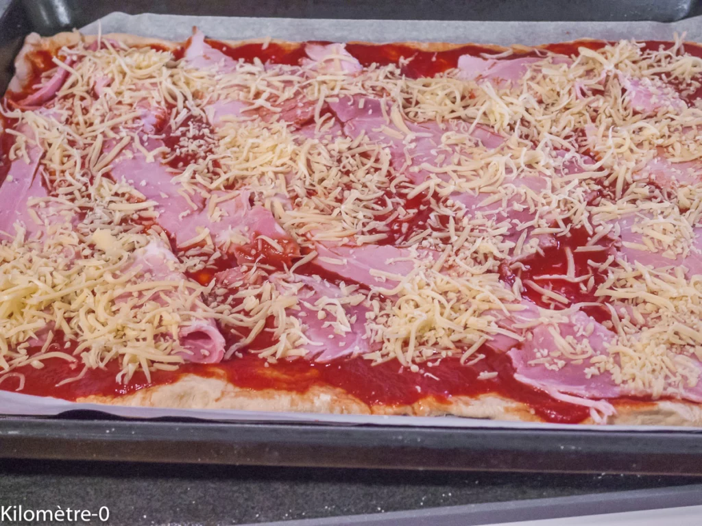 Pizza jambon, emmental et oeufs - Étape 4