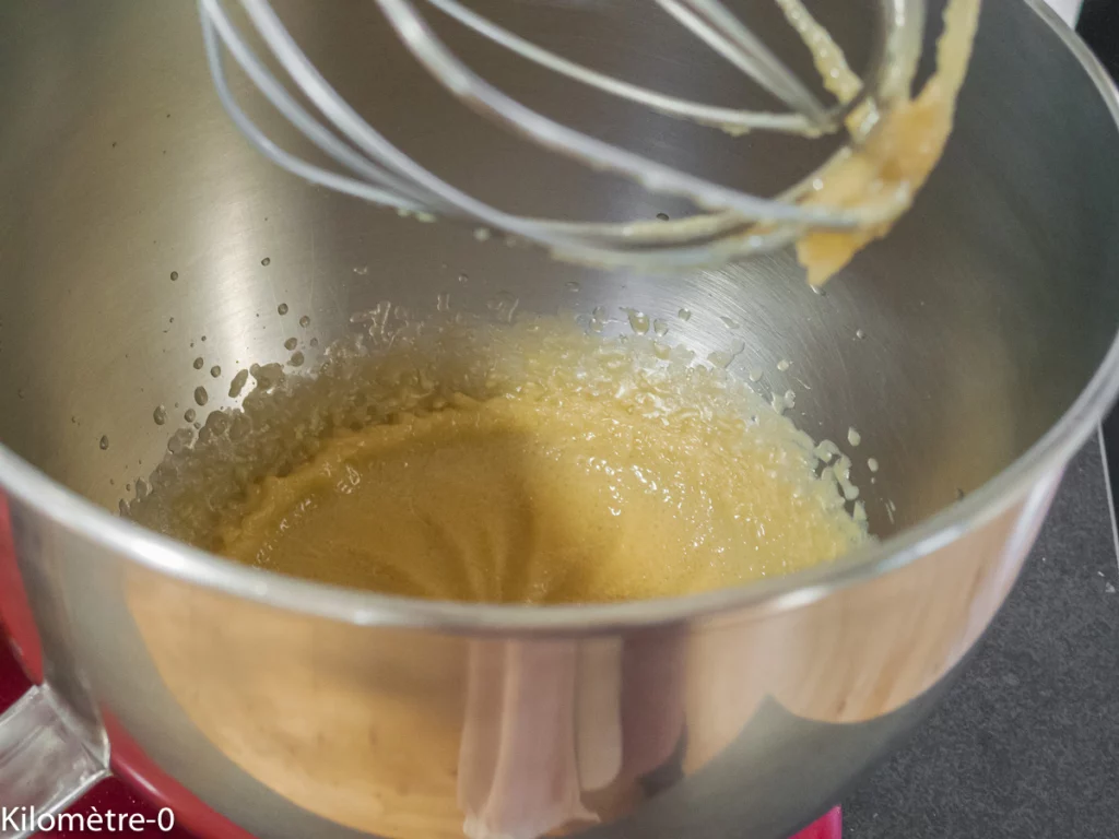 Gâteau moelleux aux amandes et à la mangue - Étape 2