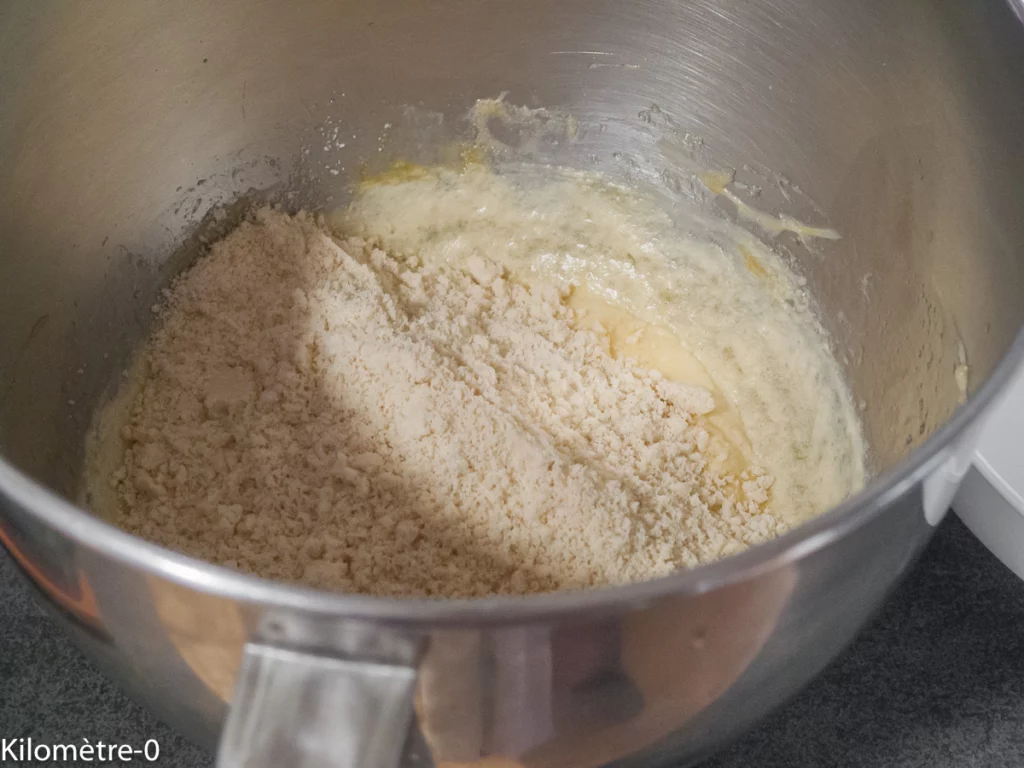 Gâteau moelleux aux amandes et à la mangue - Étape 4