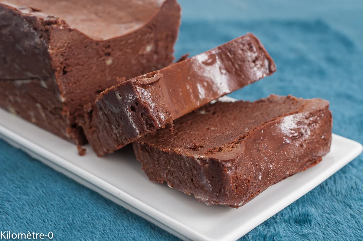 Photo de dessert, fondant au chocolat, fondant, moelleux, chocolat noir, crème vanille, crème au gingembre, tuerie, gourmand, facile, terrine, recette de Kilomètre-0, blog de cuisine réalisée à partir de produits de saison et issus de circuits courts