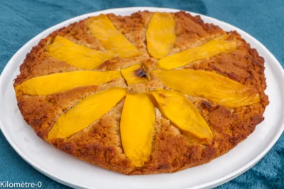 Photo de recette de dessert, gâteau, fondant, moelleux, fruits, fruits exotiques, mangue, amande, farine d'amandes, gâteau facile, rapide, gourmand, Kilomètre-0, blog de cuisine réalisée à partir de produits de saison et issus de circuits courts