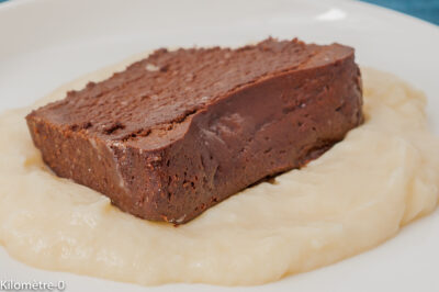 Photo de dessert, fondant au chocolat, fondant, moelleux, chocolat noir, crème vanille, crème au gingembre, tuerie, gourmand, facile, terrine, recette de Kilomètre-0, blog de cuisine réalisée à partir de produits de saison et issus de circuits courts