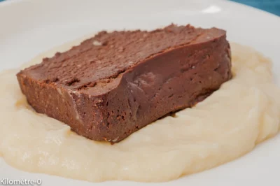 Photo de dessert, fondant au chocolat, fondant, moelleux, chocolat noir, crème vanille, crème au gingembre, tuerie, gourmand, facile, terrine, recette de Kilomètre-0, blog de cuisine réalisée à partir de produits de saison et issus de circuits courts