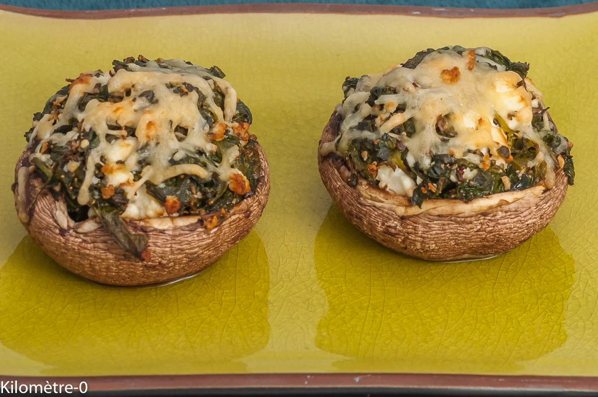 Photo de recette de champignons portobello, champignon farci, farcis , légumes, épinards, fêta, végé, végétarien, fromage, bio, facile, rapide, Kilomètre-0, blog de cuisine réalisée à partir de produits de saison et issus de circuits courts