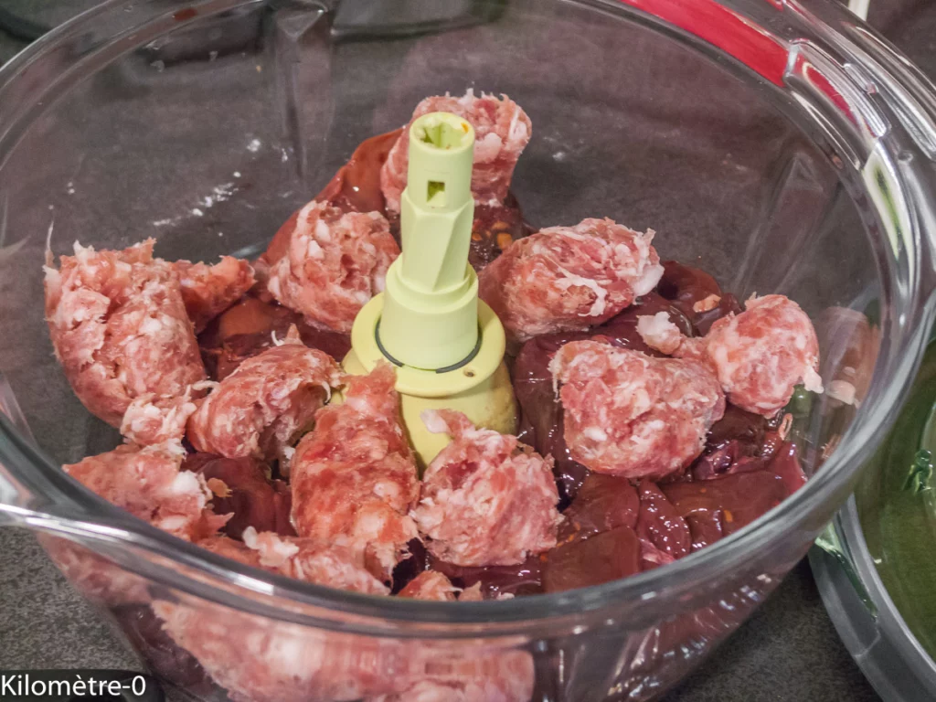 Terrine de foies de volaille, chair à saucisses et châtaignes - Étape 2