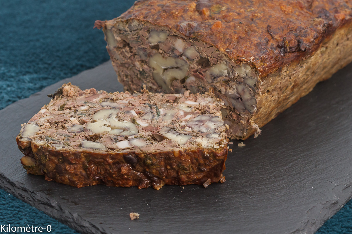 Photo de recette de terrine, pâté, foie, campagne, foies de volaille, saucisses, châtaignes, automne, anti gaspi, facile, rapide, économique, Kilomètre-0, blog de cuisine réalisée à partir de produits de saison et issus de circuits courts