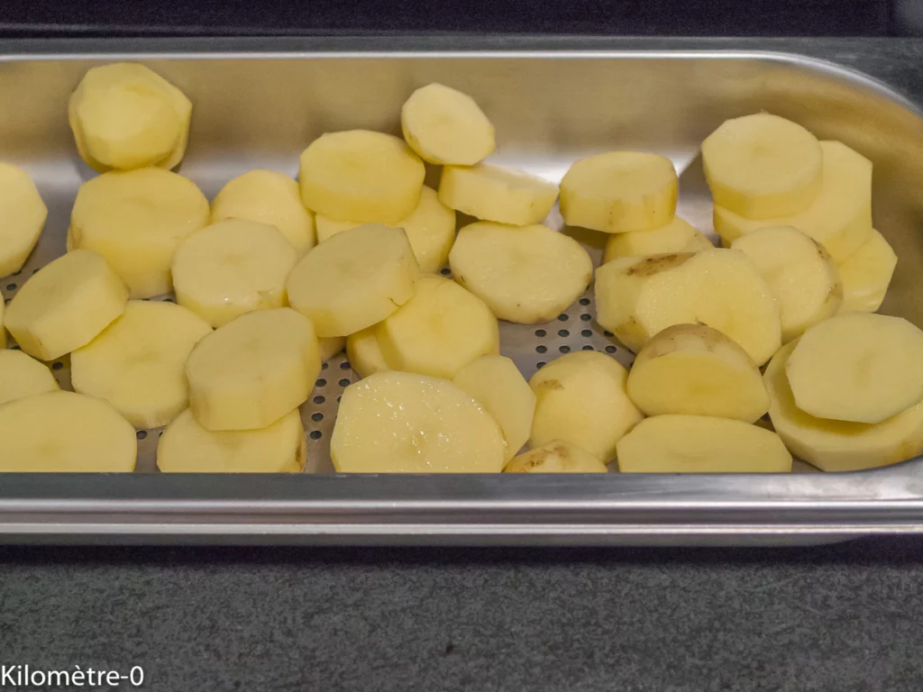 Salade de betteraves aux petits pois, pommes de terre nouvelles, oeufs, haricots rouges et ciboulette - Étape 4