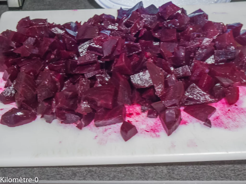 Salade de betteraves aux petits pois, pommes de terre nouvelles, oeufs, haricots rouges et ciboulette - Étape 2