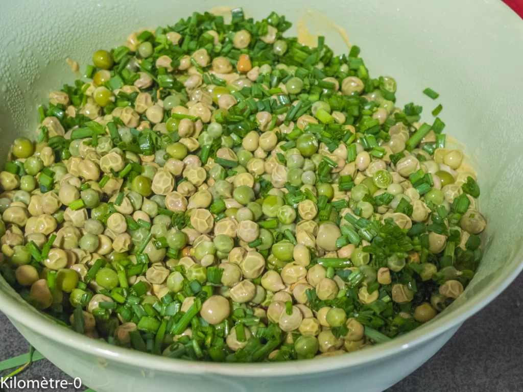 Salade de betteraves aux petits pois, pommes de terre nouvelles, oeufs, haricots rouges et ciboulette - Étape 8