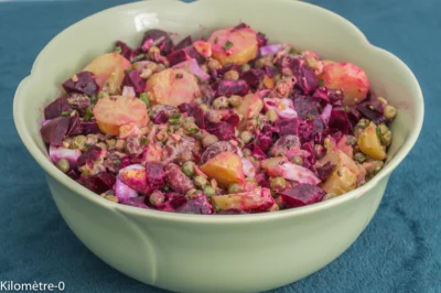 Photo de recette de  salade, salade composée,  betteraves, petits pois, oeufs, haricots rouges, ciboulette, végétarien, complète, vegé, veggie, healthy, bio, légumes primeurs  Kilomètre-0, blog de cuisine réalisée à partir de produits de saison et issus de circuits courts