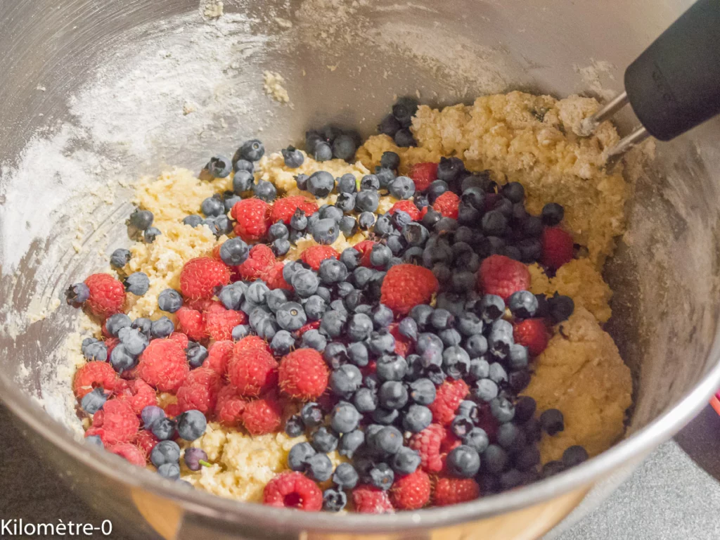 Gâteau du matin aux farines de petit épeautre, noix de coco et fruits rouges - Étape 4
