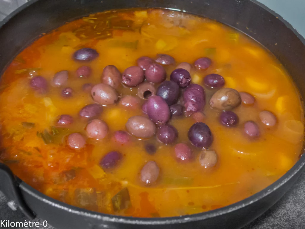 Soupe italienne aux haricots blancs, légumes, olives, amandes et crostini - Étape 7
