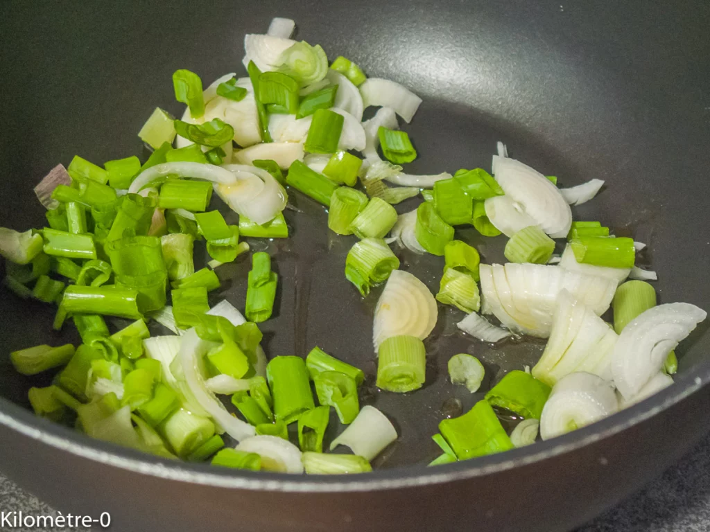 Boulettes de saumon, crème aux crevettes et oignons nouveaux - Étape 1