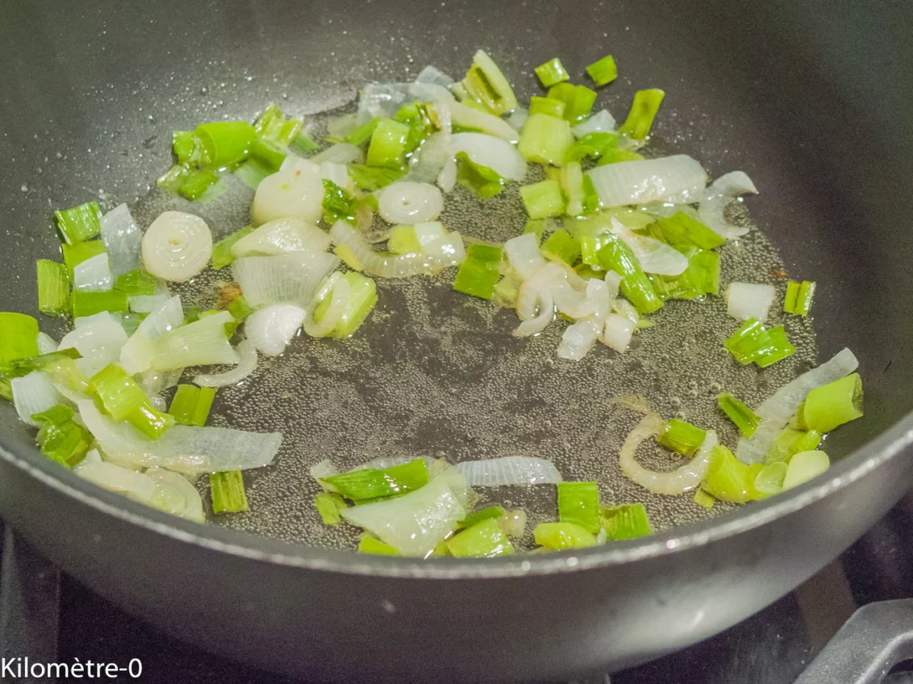 Boulettes de saumon, crème aux crevettes et oignons nouveaux - Étape 3