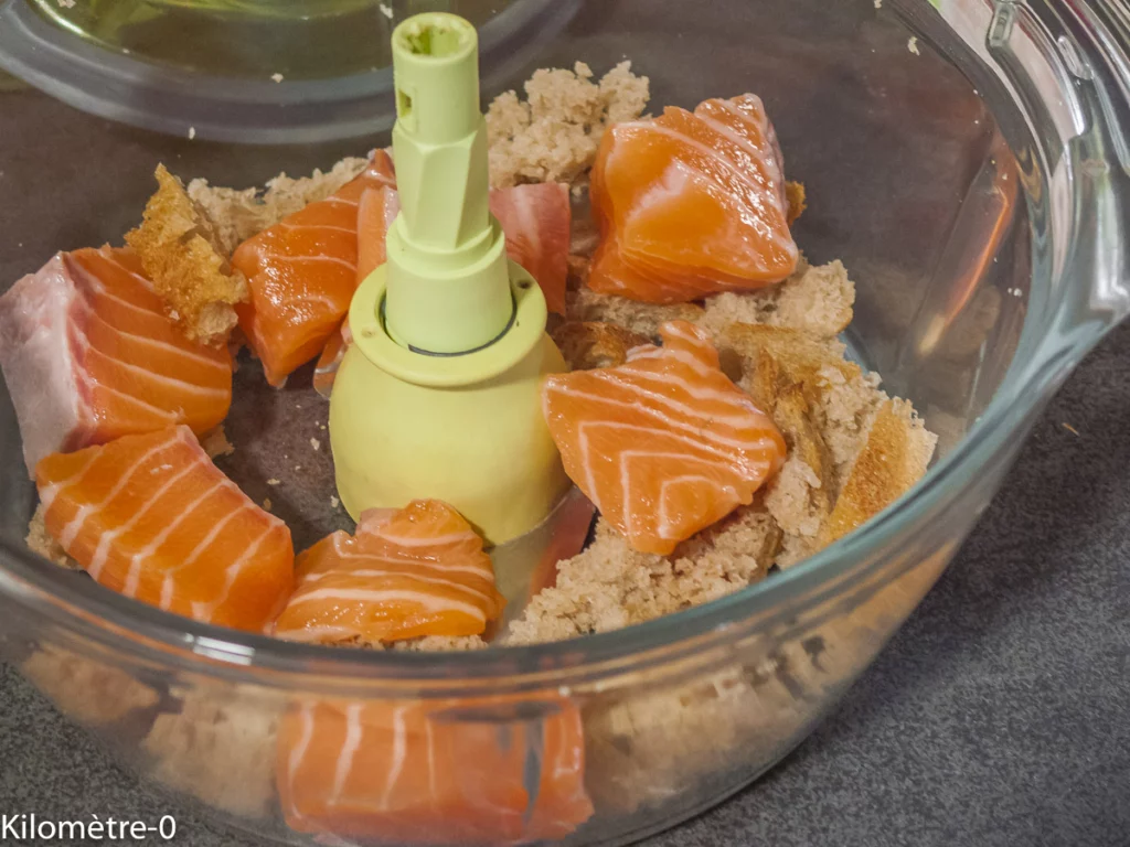 Boulettes de saumon, crème aux crevettes et oignons nouveaux - Étape 5