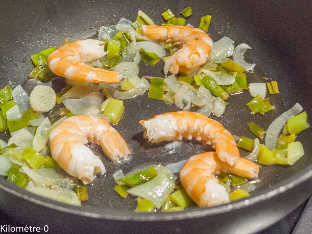 Boulettes de saumon, crème aux crevettes et oignons nouveaux - Étape 9