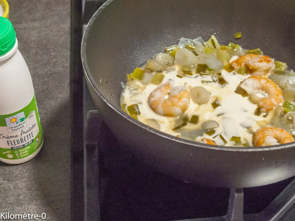 Boulettes de saumon, crème aux crevettes et oignons nouveaux - Étape 10