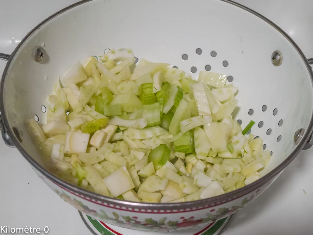 Salade de fenouil et courgette au pesto de fanes de radis - Étape 1