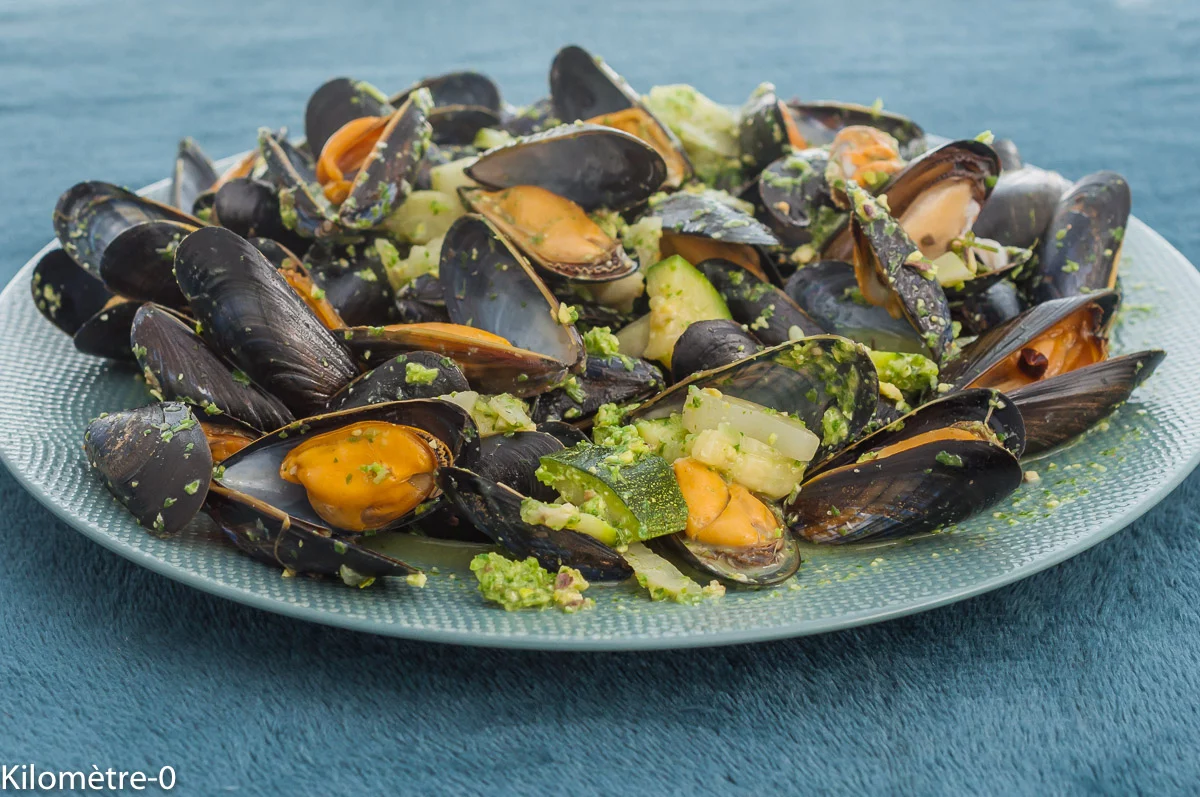 Photo de recette de produits de la mer, moules , moules de bouchot, fenouil, courgette, légumes, été, automne, pesto; fanes de radis, anti gaspi, économique, moules farcies, Kilomètre-0, blog de cuisine réalisée à partir de produits de saison et issus de circuits courts
