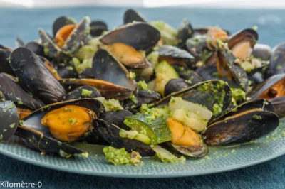 Photo de recette de  produits de la mer, moules , moules de bouchot,  fenouil, courgette, légumes, été, automne,  pesto; fanes de radis, anti gaspi, économique, moules farcies, Kilomètre-0, blog de cuisine réalisée à partir de produits de saison et issus de circuits courts