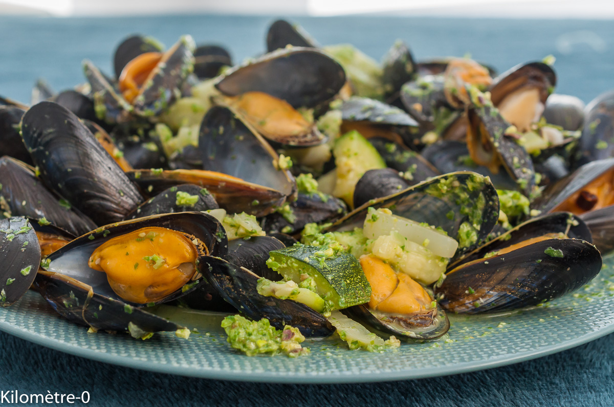 Photo de recette de produits de la mer, moules , moules de bouchot, fenouil, courgette, légumes, été, automne, pesto; fanes de radis, anti gaspi, économique, moules farcies, Kilomètre-0, blog de cuisine réalisée à partir de produits de saison et issus de circuits courts