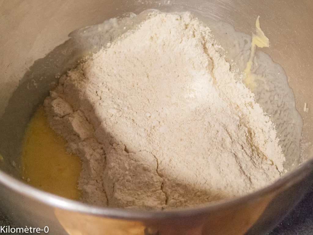 Cake salé au chorizo, crevettes et poivron vert - Étape 3