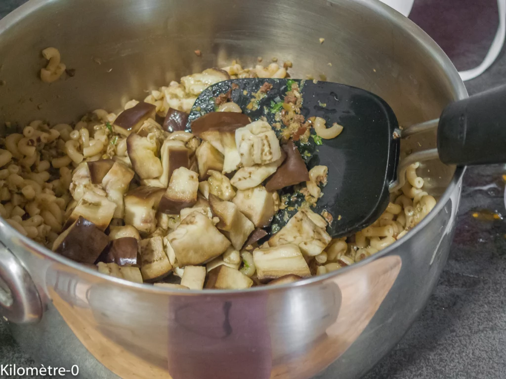 Pâtes aux aubergines et pesto aux olives et aux câpres - Étape 7