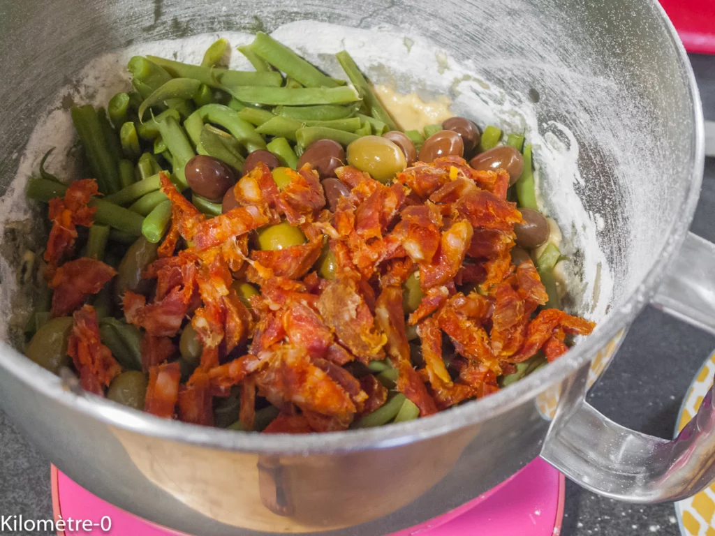 Cake salé au chorizo, haricots verts et olives - Étape 4