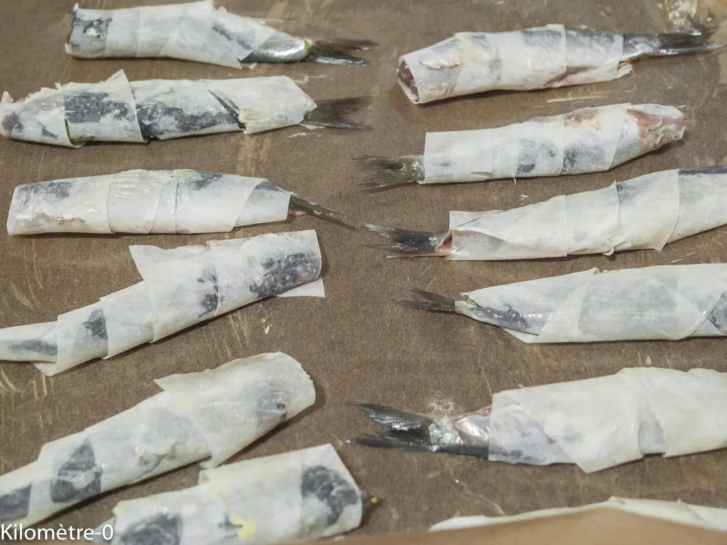 Salade de tomates aux sardines farcies à l&rsquo;origan et enroulées dans de la pâte filo - Étape 3