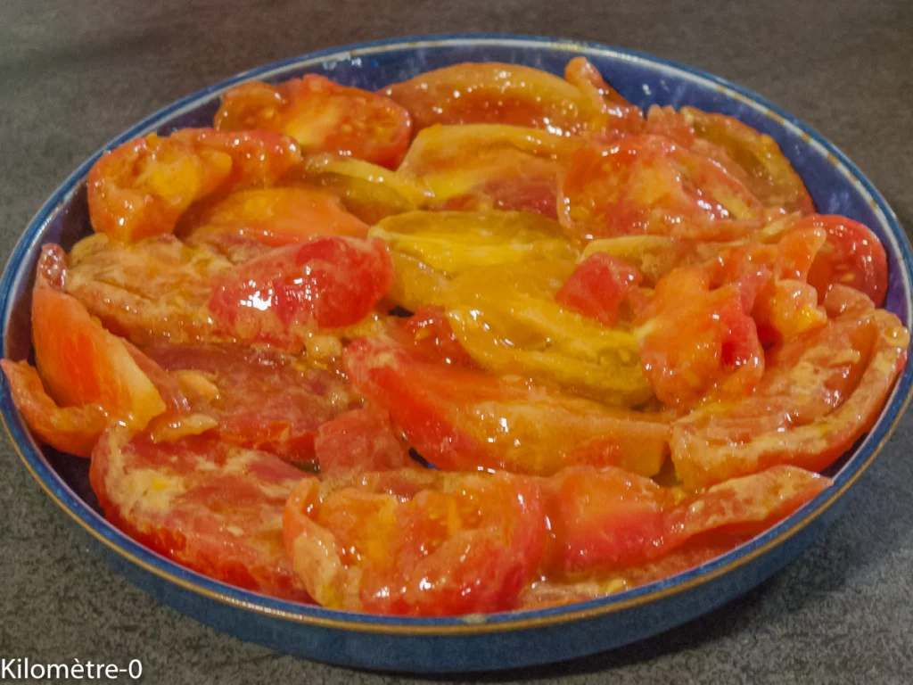 Salade de tomates aux sardines farcies à l&rsquo;origan et enroulées dans de la pâte filo - Étape 5