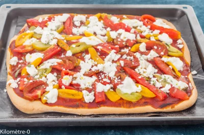 Photo de recette, Italie, italienne, de  pizza, maison, street food, tomates, mozzarella ,feta, facile, économique, végétarien, végé, Kilomètre-0, blog de cuisine réalisée à partir de produits de saison et issus de circuits courts