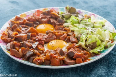 Photo de recette de chakchouka,  aubergines, oeufs, végé,végétarien, été, automne, facile, poêlée, sain, helathy, Kilomètre-0, blog de cuisine réalisée à partir de produits de saison et issus de circuits courts